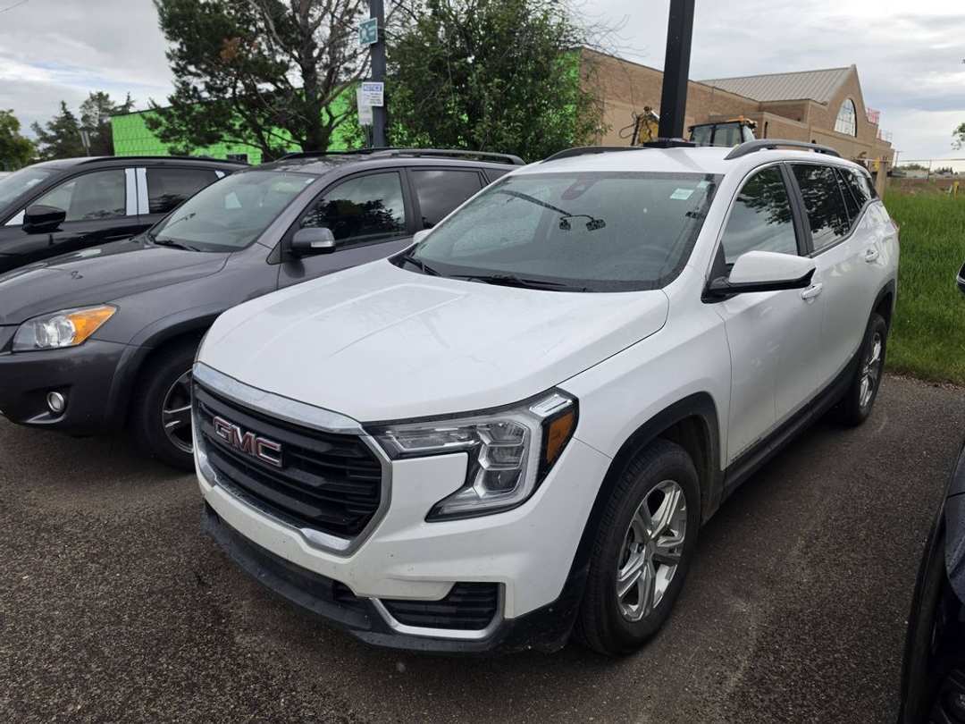 2024 GMC Terrain SLE - Image 2