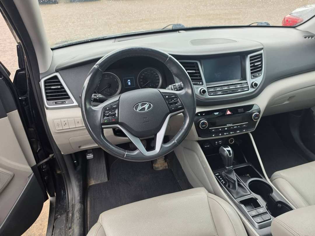 2016 Hyundai Tucson Luxury - Image 3