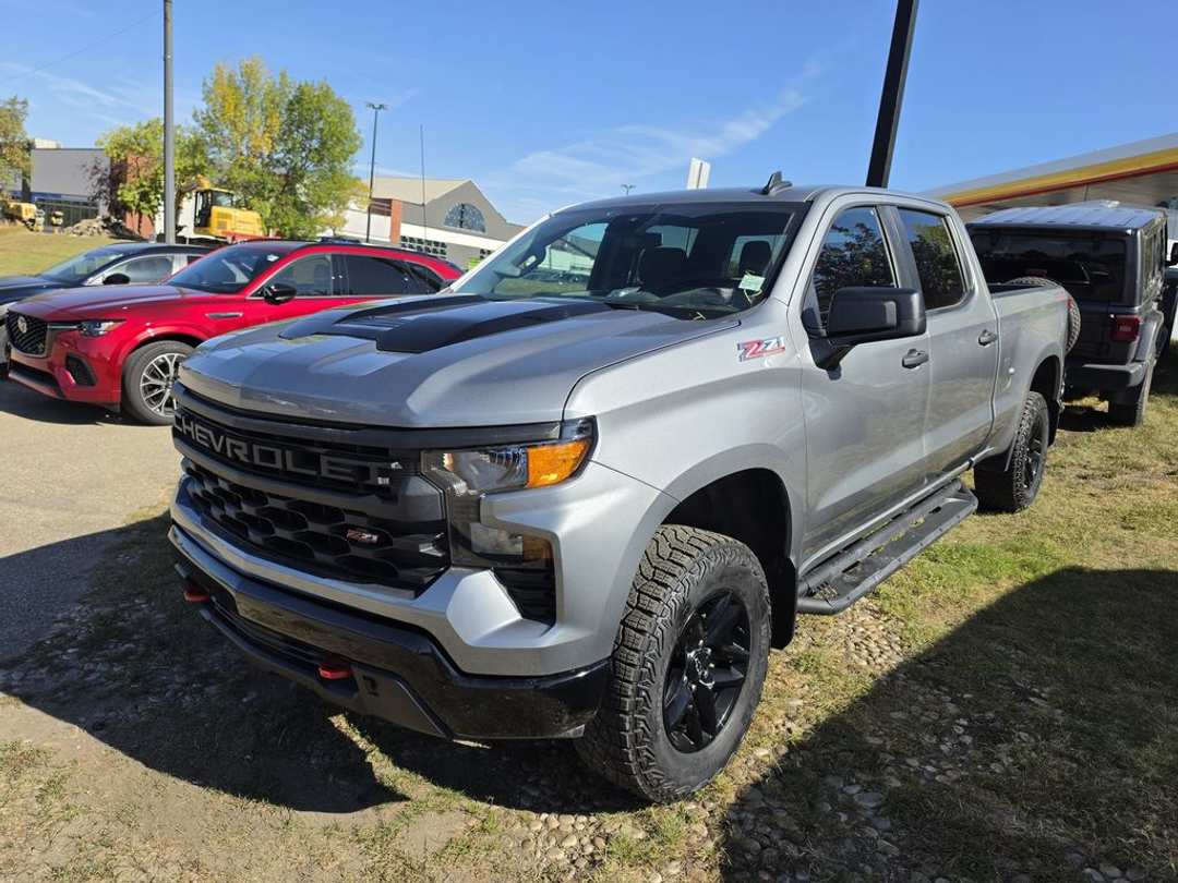 2024 Chevrolet Silverado 1500 TRAILBOSS - Image 2