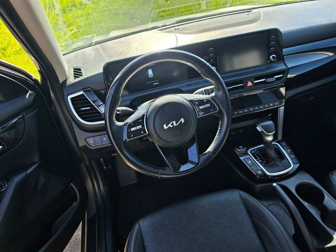 2024 Kia Seltos EX - Image 3