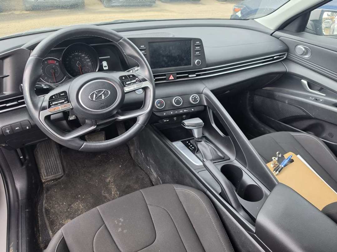 2023 Hyundai Elantra PREFERRED - Image 3