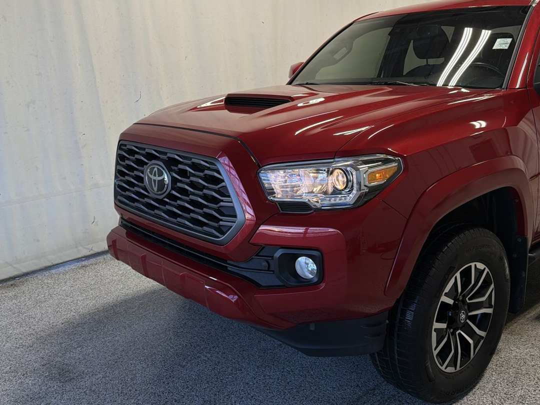 2023 Toyota Tacoma TRD Sport Crew - Image 3