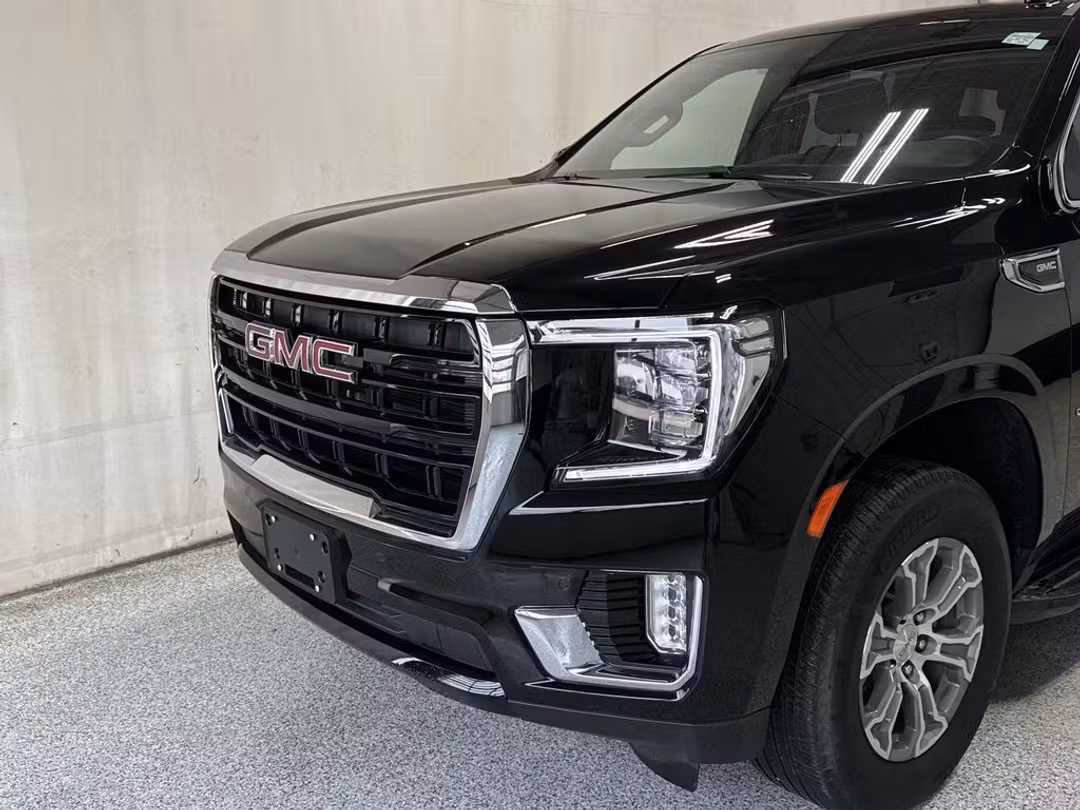 2024 GMC Yukon SLE - Image 3