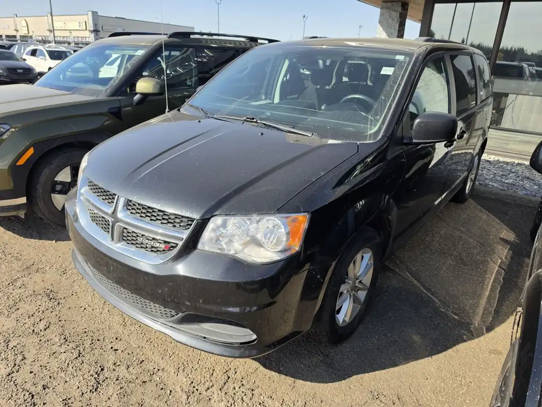 2019 Dodge Grand Caravan SXT - Image 2