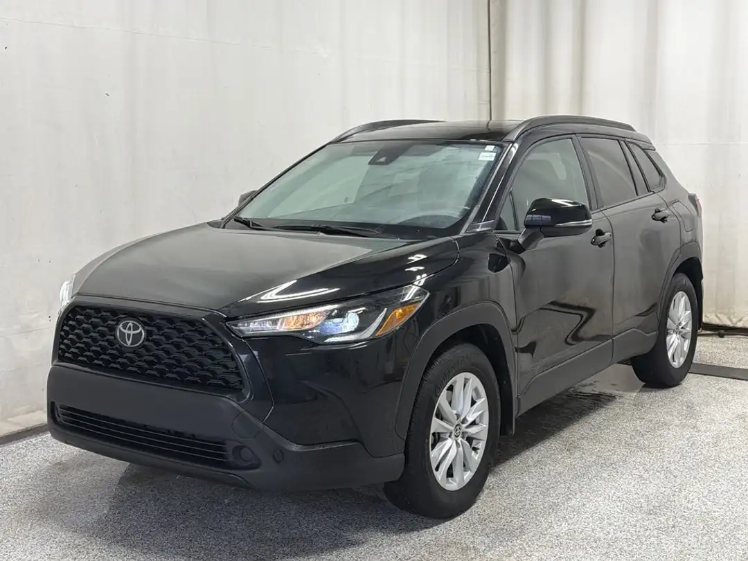 2022 Toyota Corolla Cross LE - Image 2
