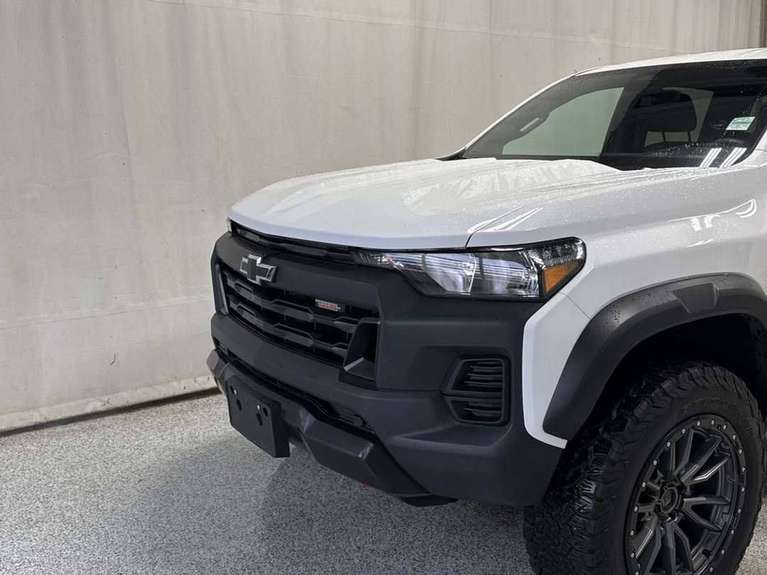 2023 Chevrolet Colorado Trail Boss - Image 3
