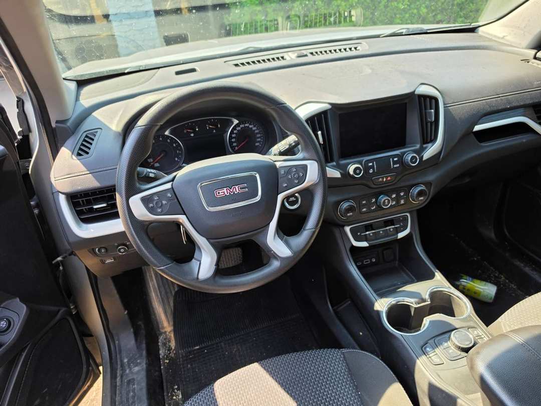 2023 GMC Terrain - Image 3