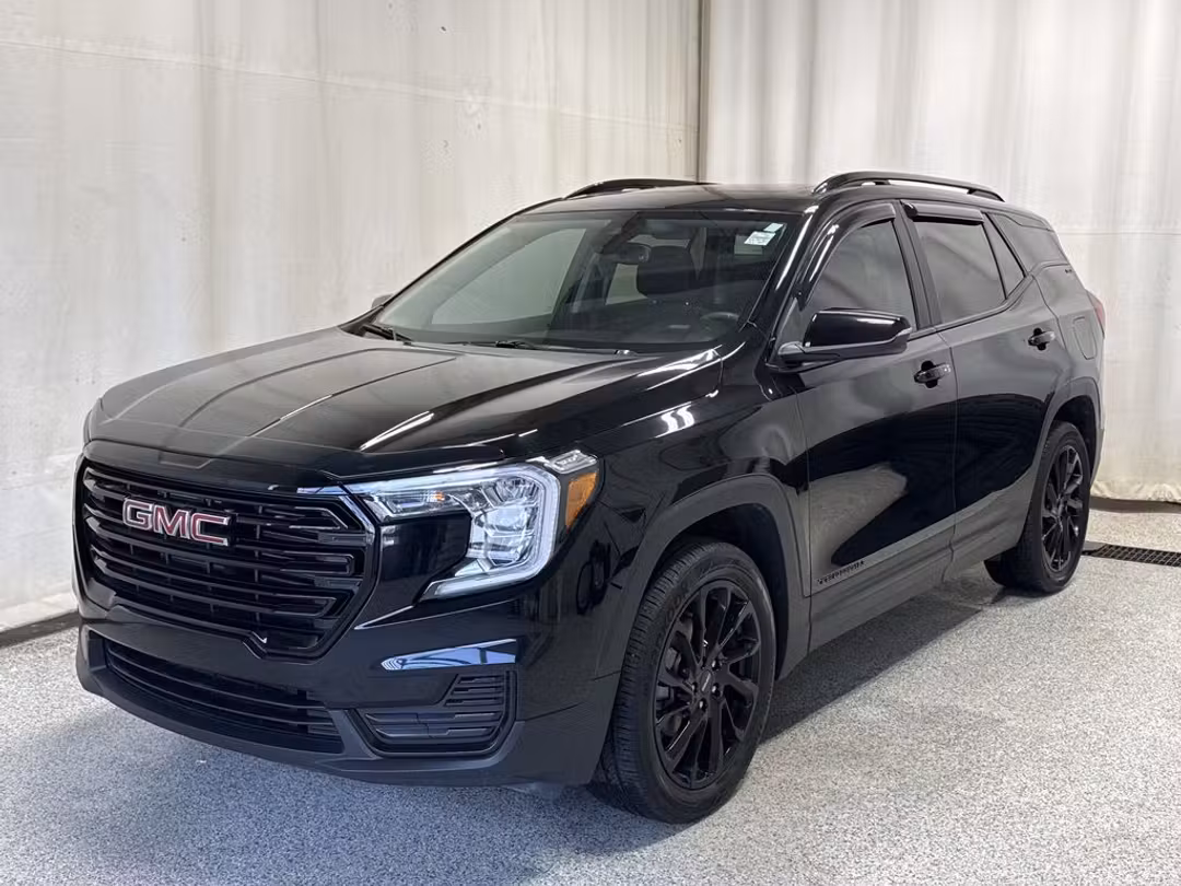 2023 GMC Terrain SLE Elevation - Image 2