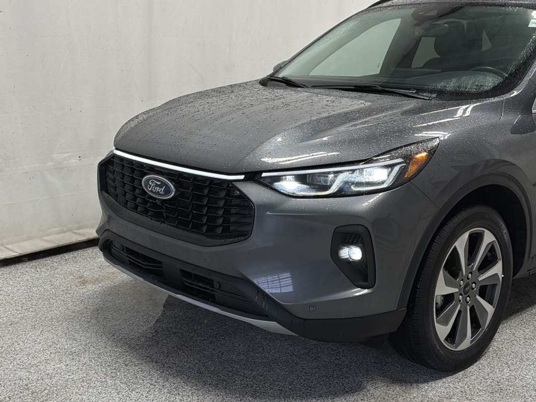 2024 Ford Escape Platinum - Image 3