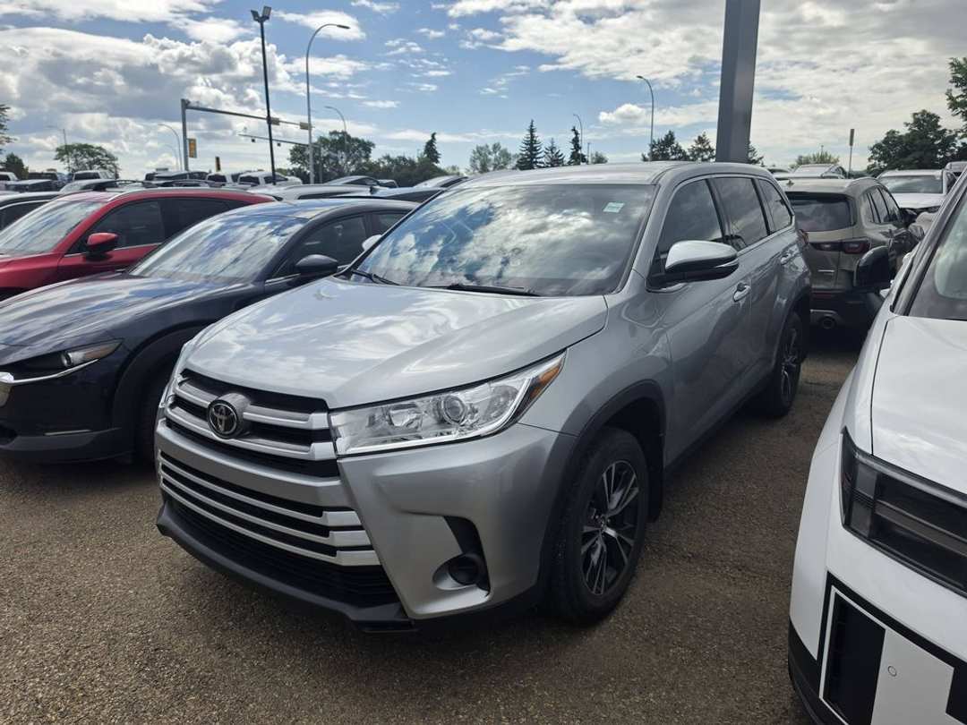 2019 Toyota Highlander LE - Image 2