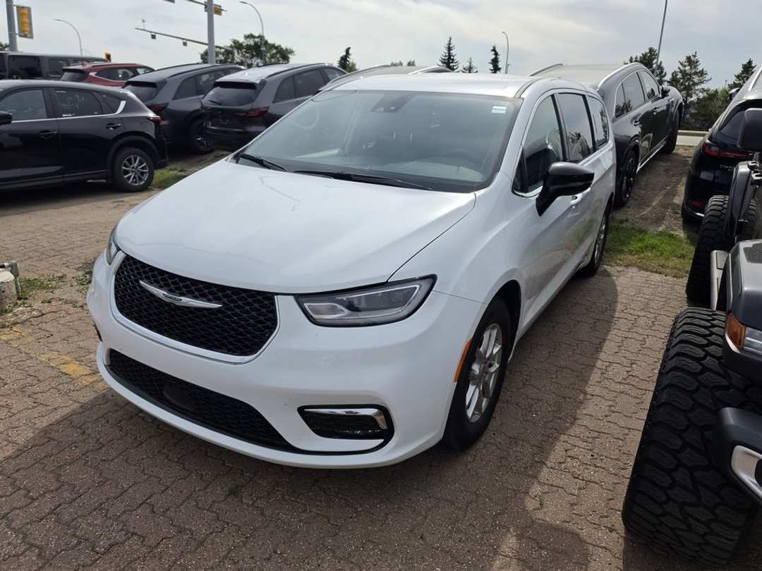 2024 Chrysler Pacifica TOURINGL - Image 2
