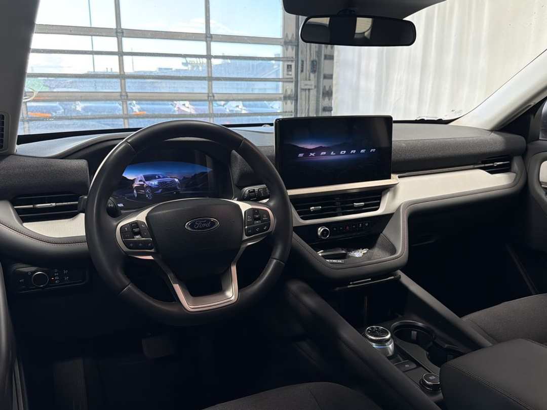 2025 Ford Explorer ACTIVE - Image 3