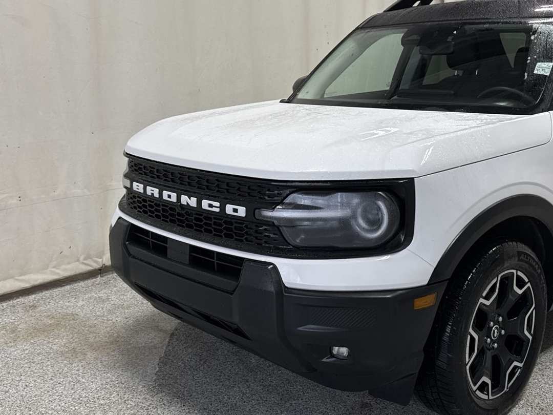 2025 Ford Bronco Sport Outer Banks - Image 3
