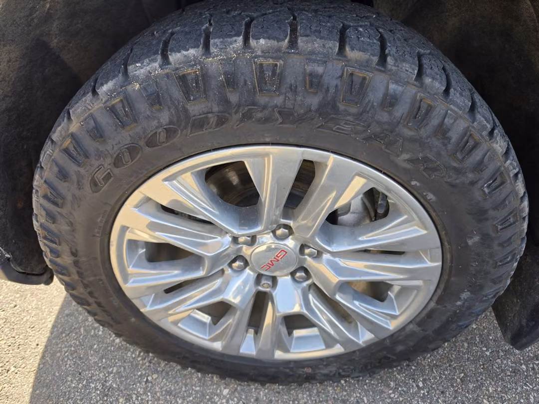 2022 GMC Sierra 1500 DENALI - Image 2