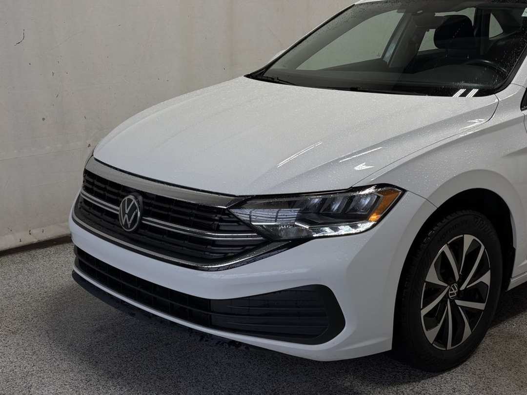 2024 Volkswagen Jetta Trendline - Image 3