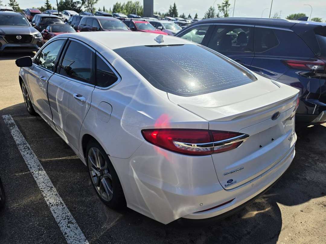 2020 Ford Fusion Hybrid TITANIUM - Image 2
