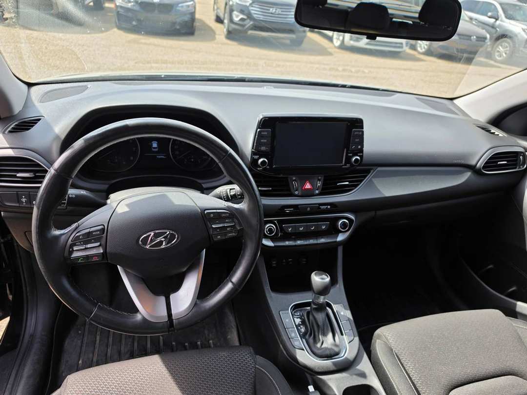 2019 Hyundai Elantra Gt Preferred - Image 3