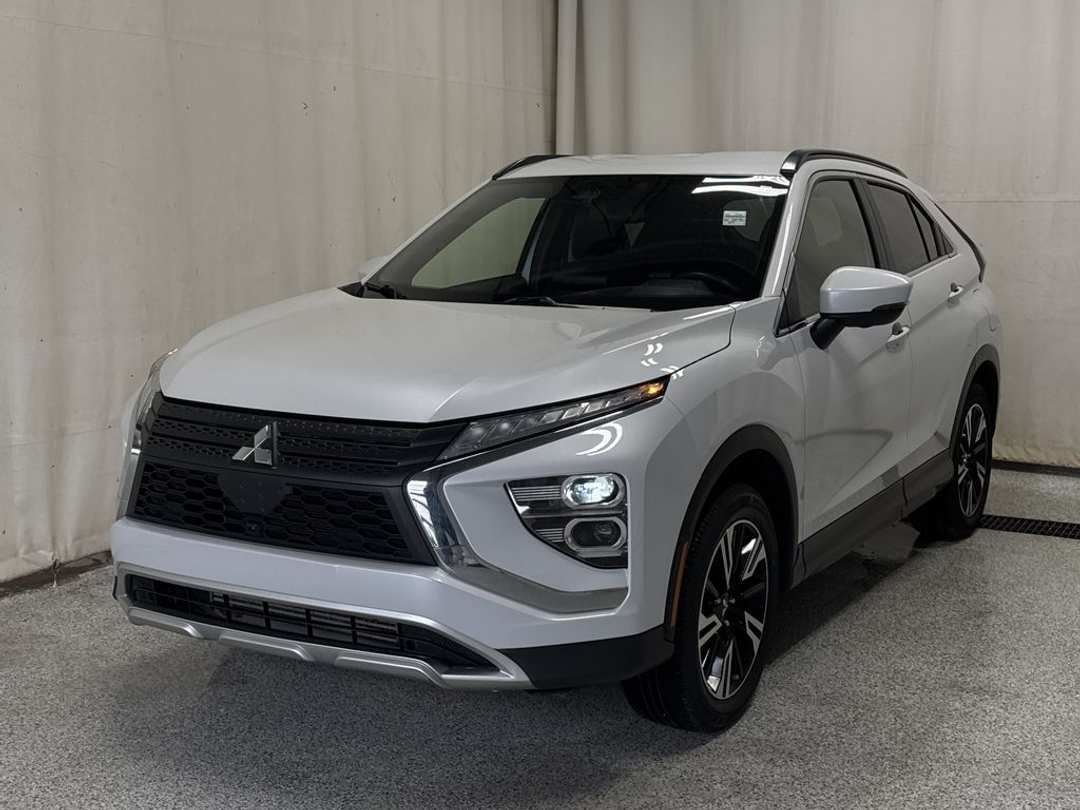 2023 Mitsubishi Eclipse Cross LE - Image 2