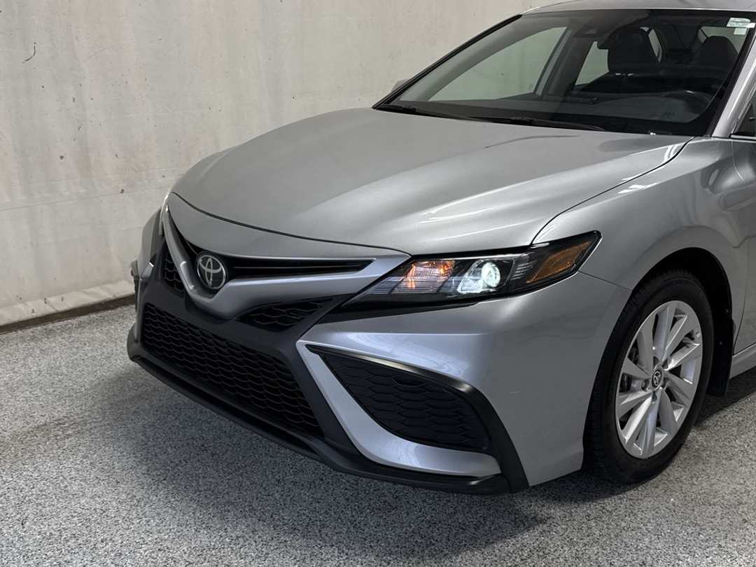 2024 Toyota Camry SE - Image 3