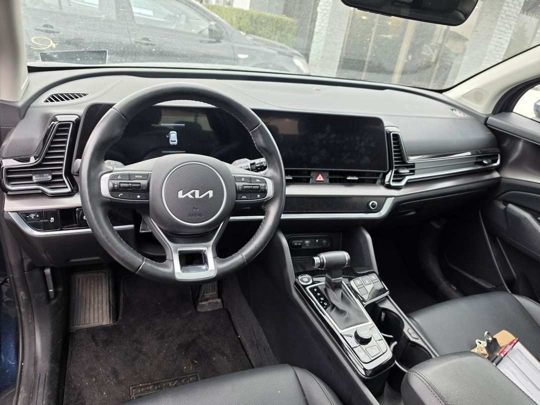 2023 Kia Sportage EX - Image 3