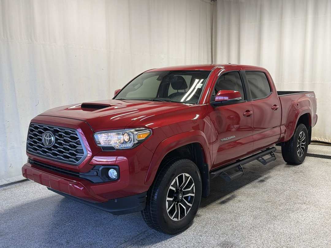 2023 Toyota Tacoma TRD Sport Crew - Image 2