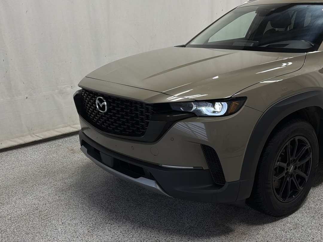 2023 MAZDA Cx-50 GT w/Turbo - Image 3