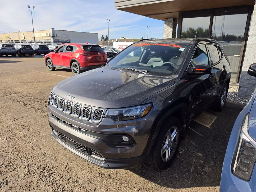2023 Jeep Compass NORTH - Image 2