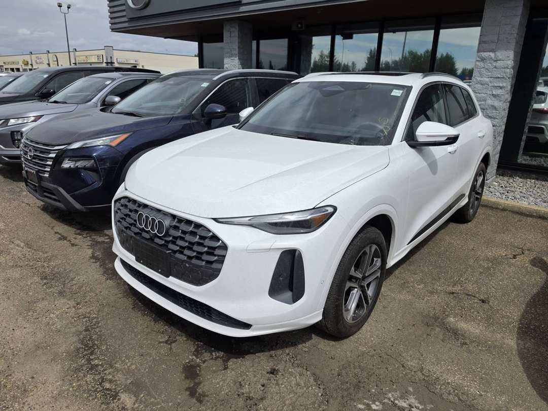 2025 Audi Q5 PREMIUM - Image 2
