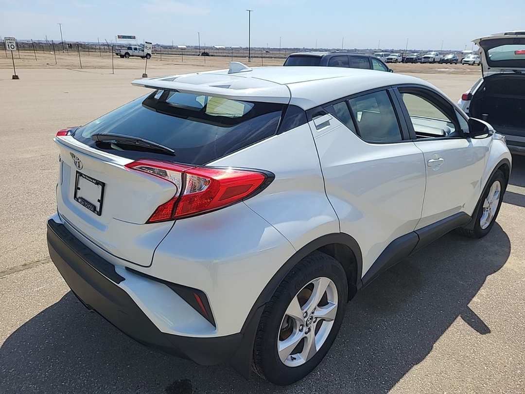 2020 Toyota C-Hr LE - Image 3