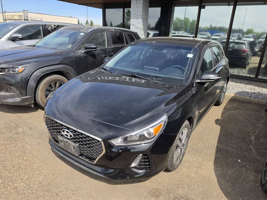 2019 Hyundai Elantra Gt Preferred - Image 2