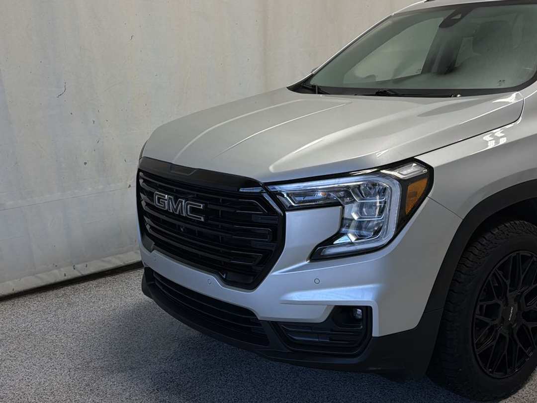 2022 GMC Terrain SLT - Image 3
