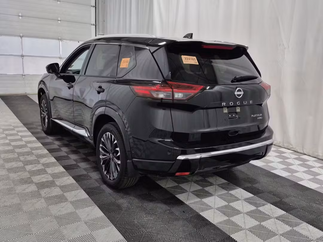 2024 Nissan Rogue PLATINUM - Image 3