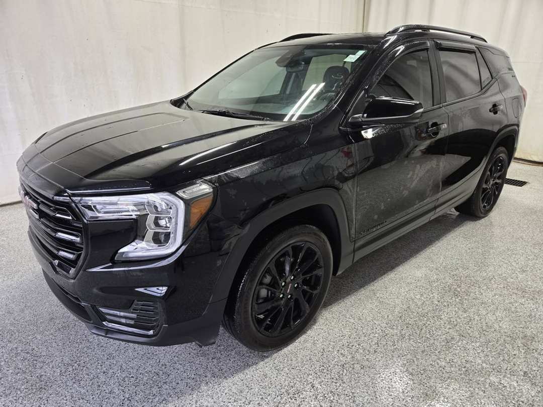 2023 GMC Terrain SLE Elevation - Image 2