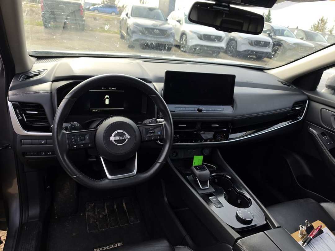 2024 Nissan Rogue SV - Image 3