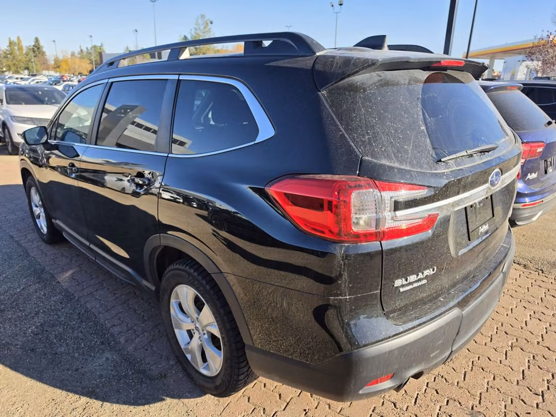 2023 Subaru Ascent Convenience - Image 2