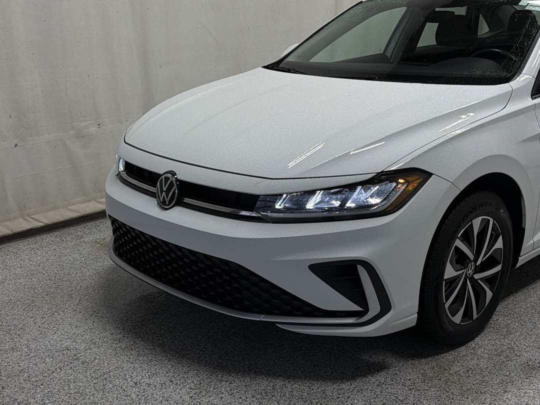 2025 Volkswagen Jetta TRENDLINE - Image 3