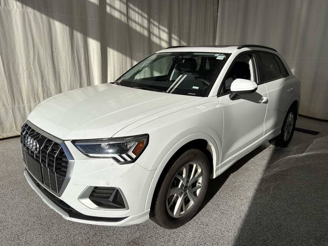 2025 Audi Q3 KOMFORT - Image 2