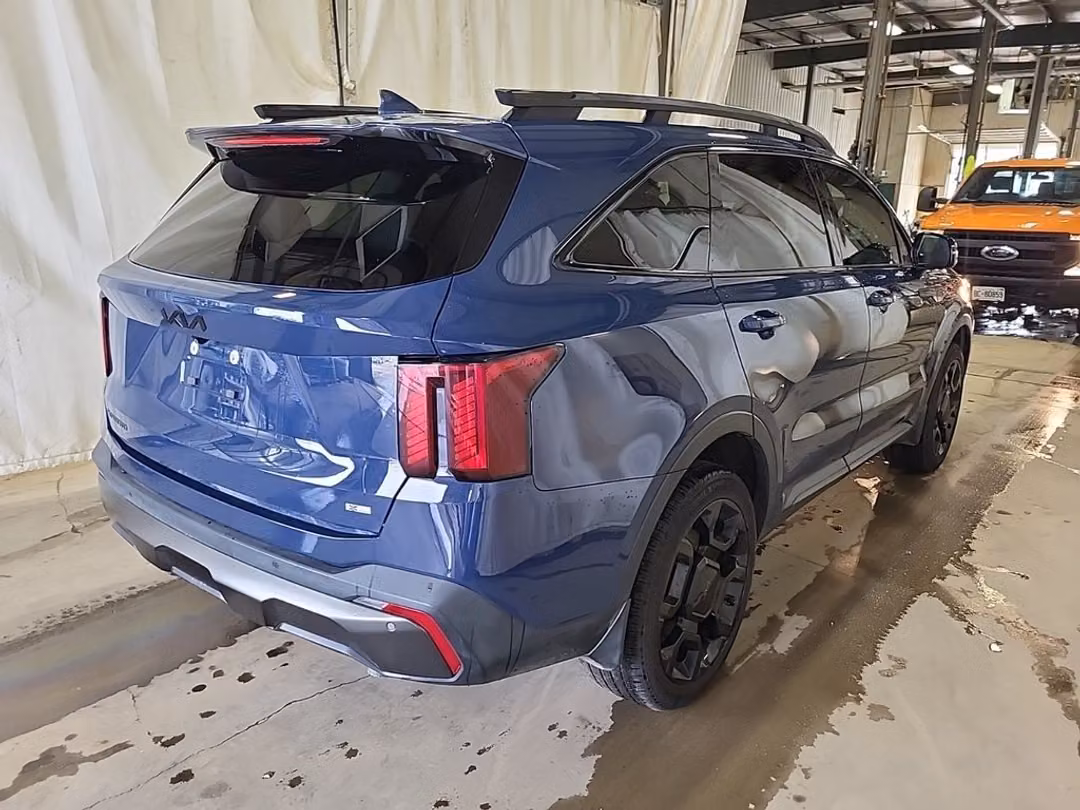 2025 Kia Sorento XLINE - Image 3