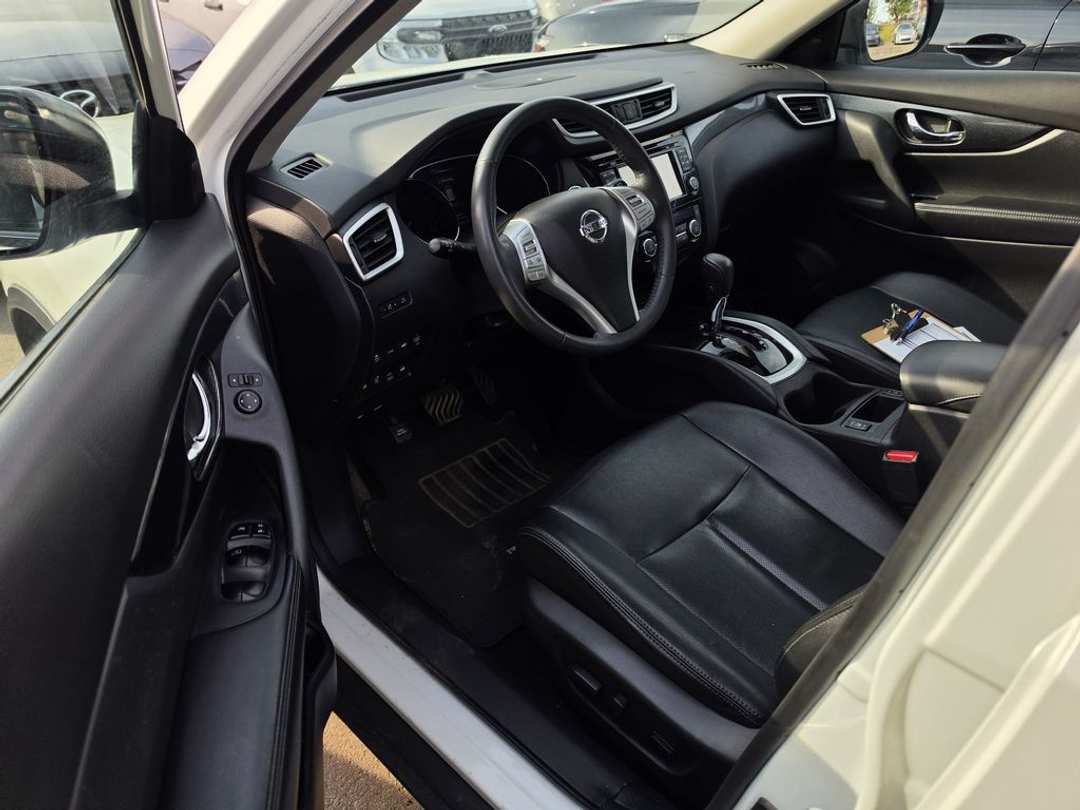 2016 Nissan Rogue SL - Image 3