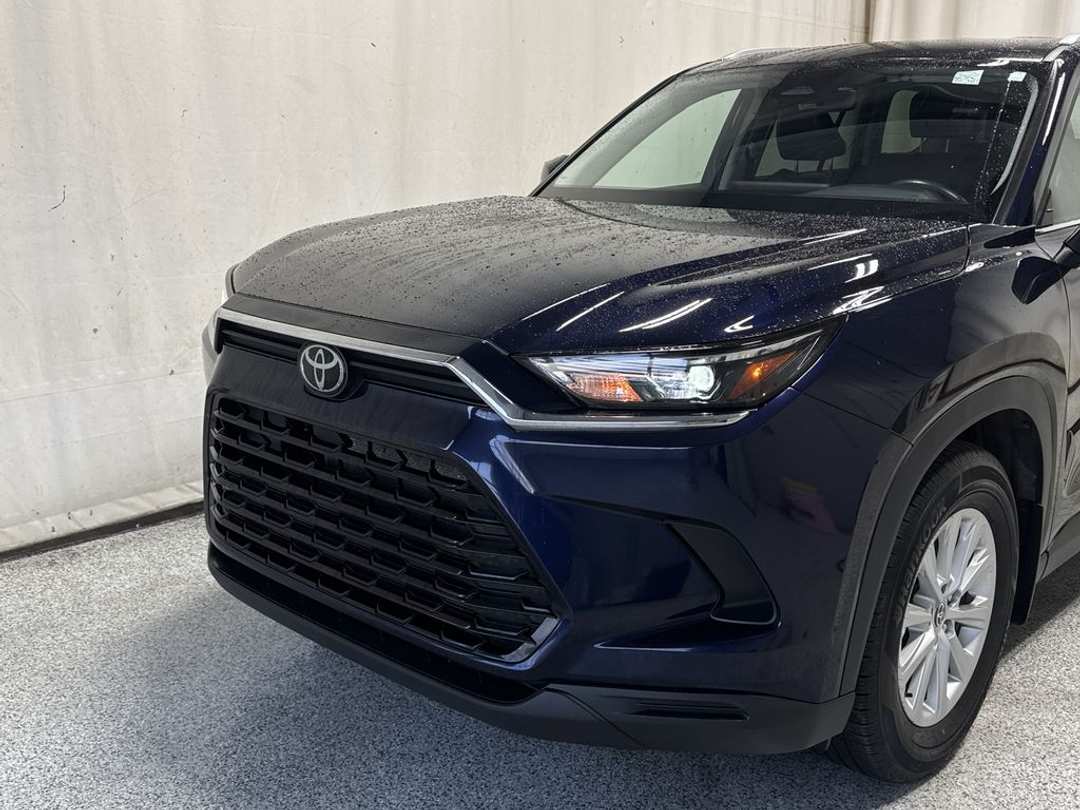 2024 Toyota Grand Highlander XLE - Image 3
