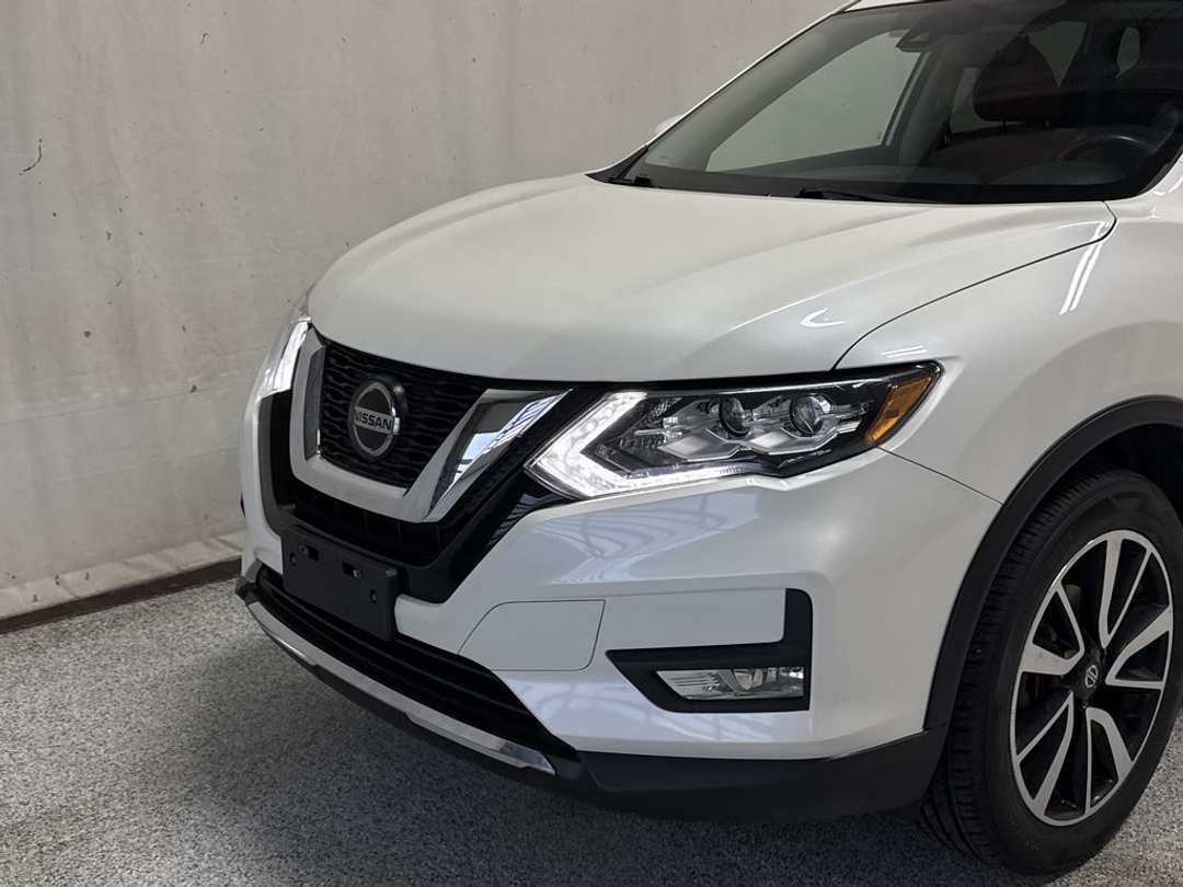 2019 Nissan Rogue SL Platinum - Image 3