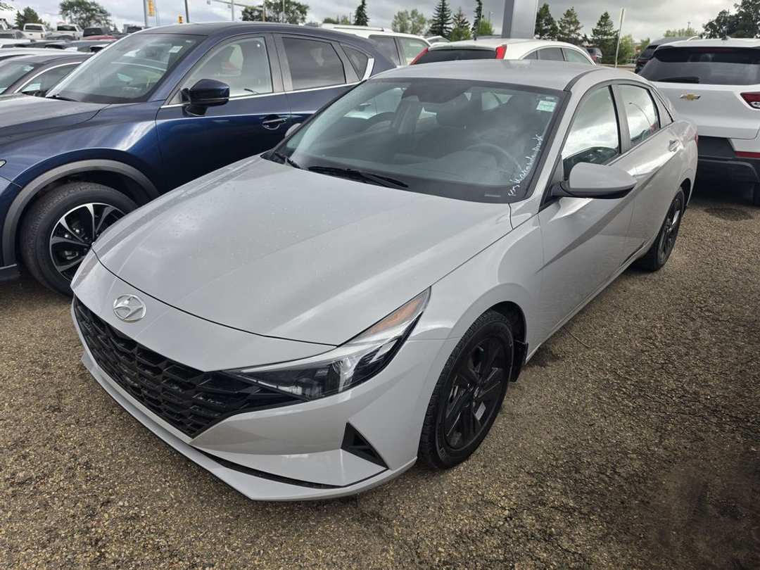 2023 Hyundai Elantra PREFERRED - Image 2