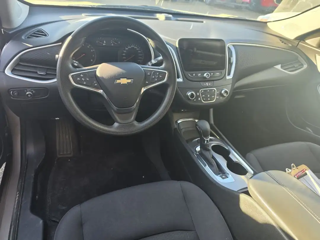 2023 Chevrolet Malibu LT - Image 3