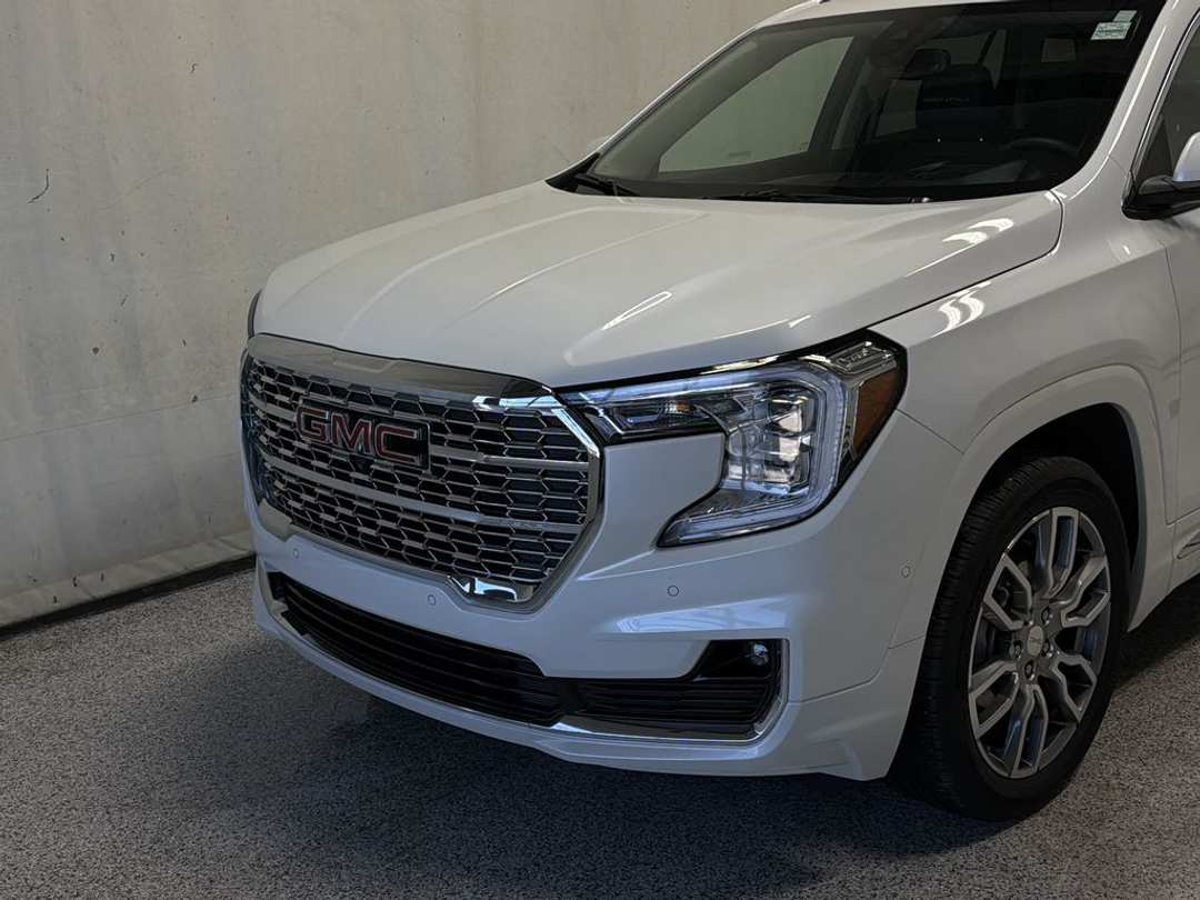 2024 GMC Terrain Denali - Image 3
