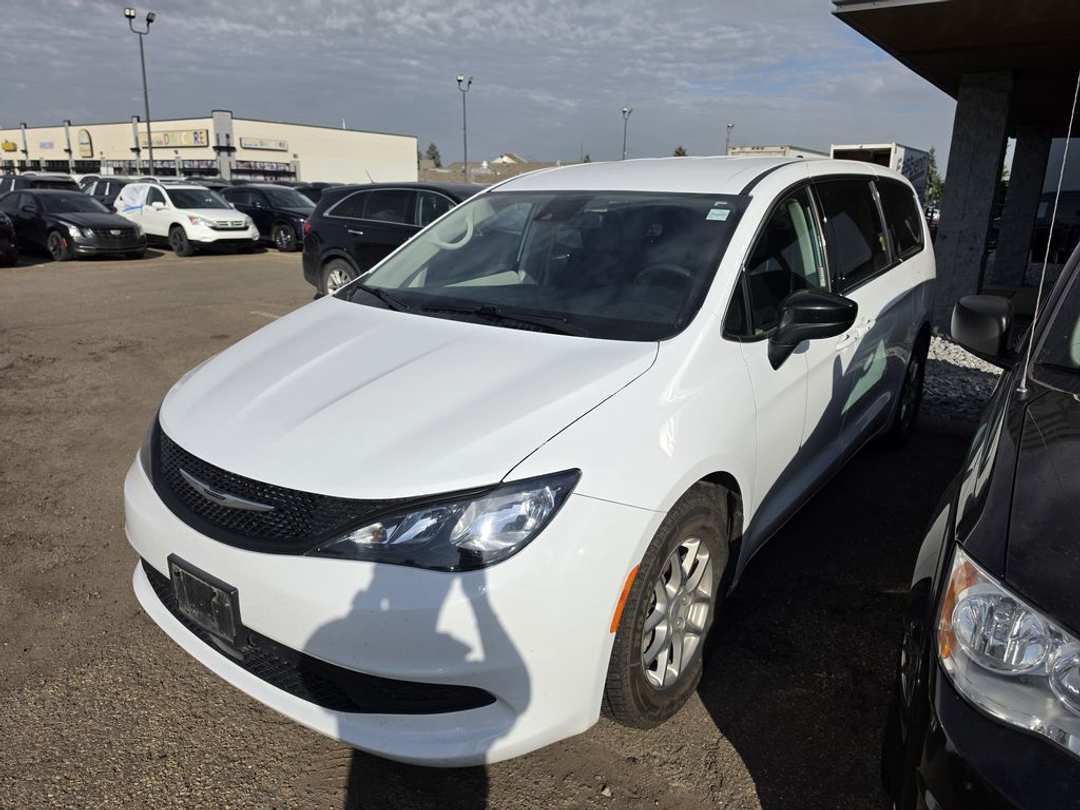 2024 Chrysler Grand Caravan SXT - Image 2
