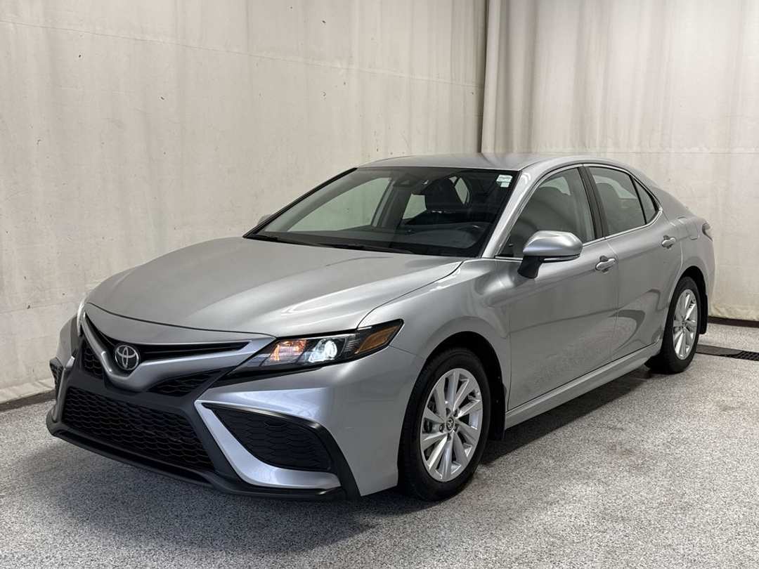 2024 Toyota Camry SE - Image 2