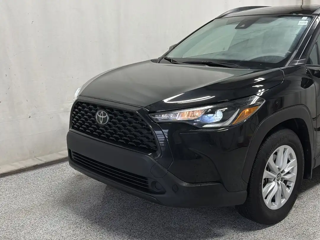 2022 Toyota Corolla Cross LE - Image 3