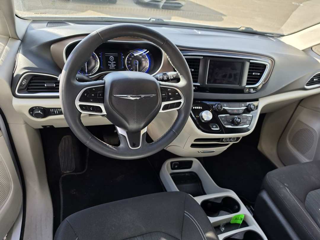 2024 Chrysler Grand Caravan SXT - Image 3