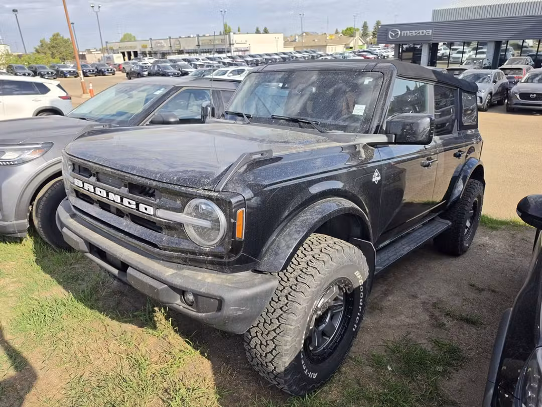 2022 Ford Bronco Outer Banks - Image 2