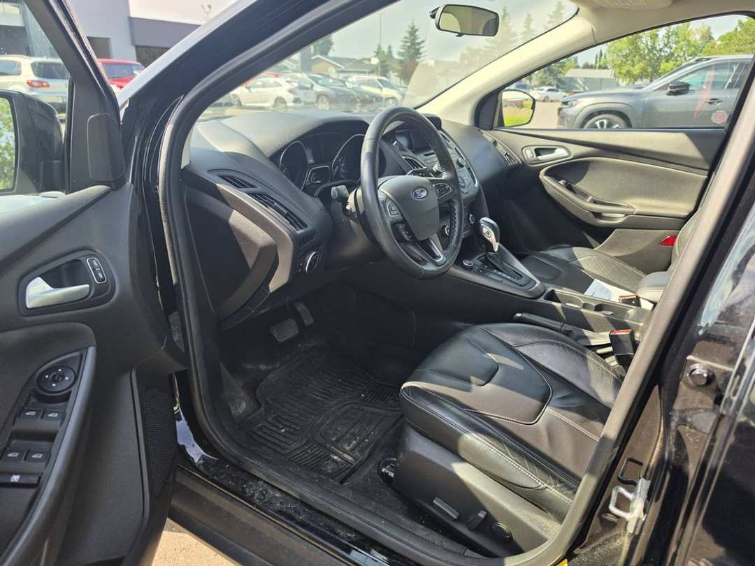 2016 Ford Focus SE - Image 2